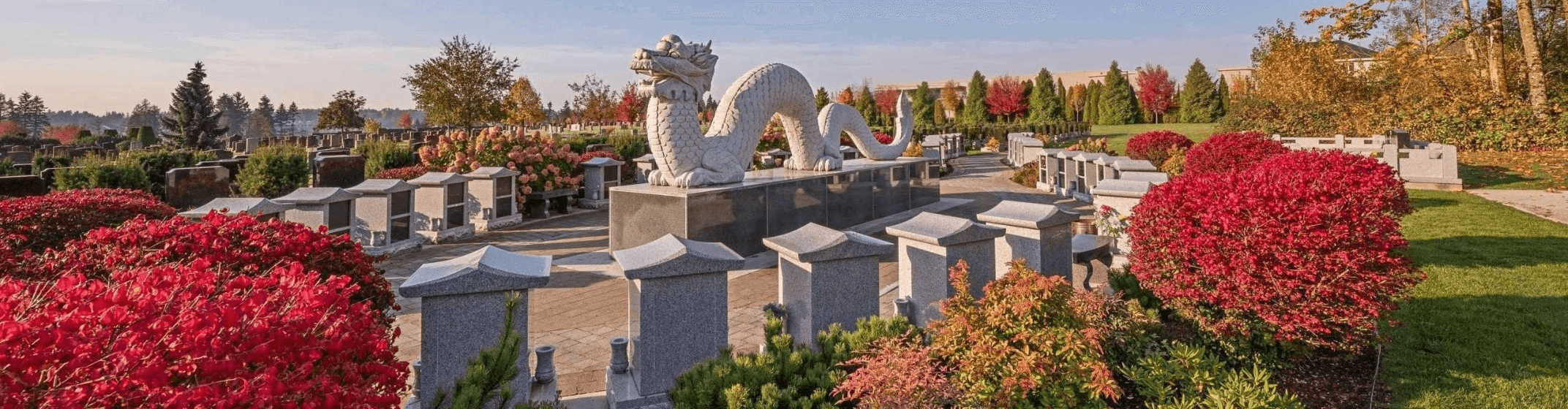 寧靜祥和的中式園林墓園 - 龍雕與秋景